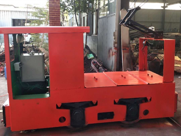 架線(xiàn)式工礦電機車(chē)